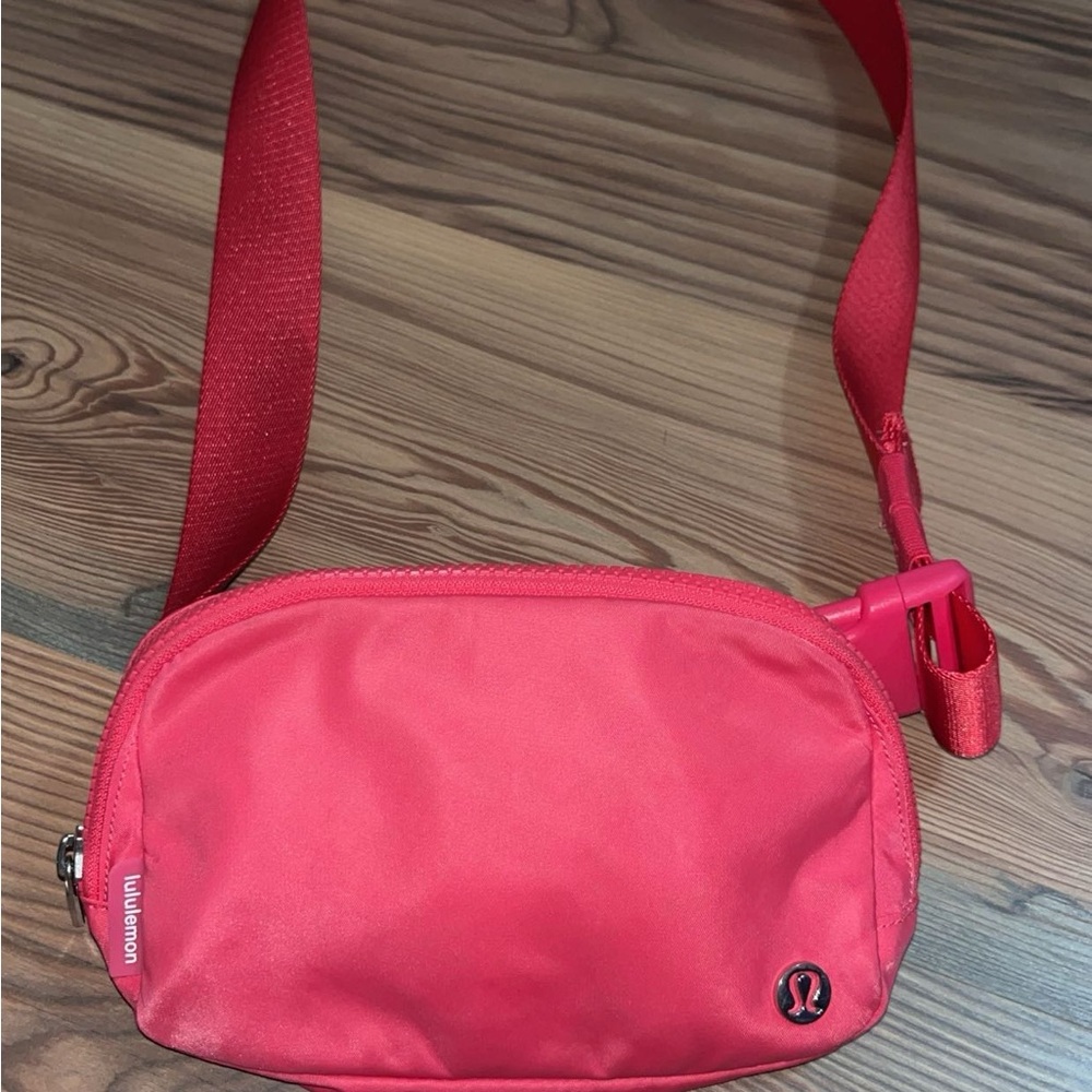 Lip gloss, pink, Lululemon belt bag